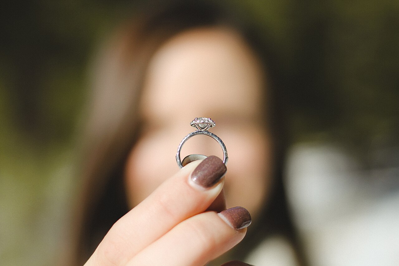 Engagement Ring Settings Compared: Solitaire, Halo, Pavé and Bezel